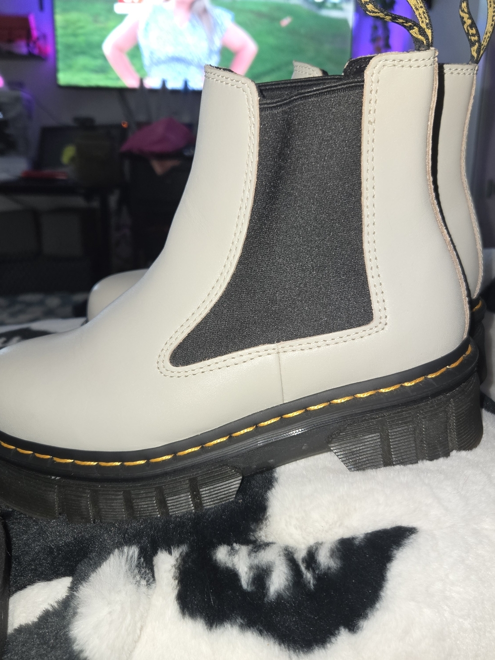 Dr. Martens grey/Cream Audrick Chelsea Boots Size US8
